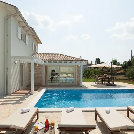 阿达吉奥别墅 *