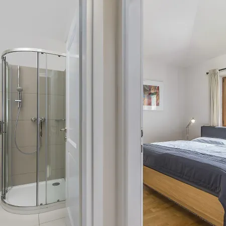 阿达吉奥别墅 别墅 *