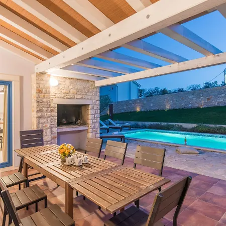 别墅 阿达吉奥别墅 *