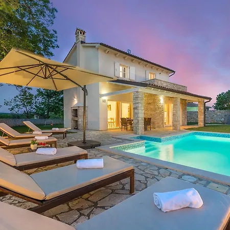 阿达吉奥别墅 * Rojnići