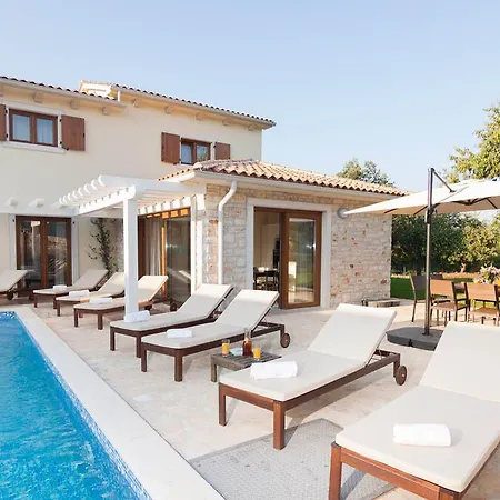 Adagio Villa Rojnici